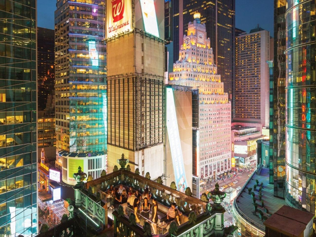 Sky-High Sips Best Hotels with Stunning Rooftop Bars