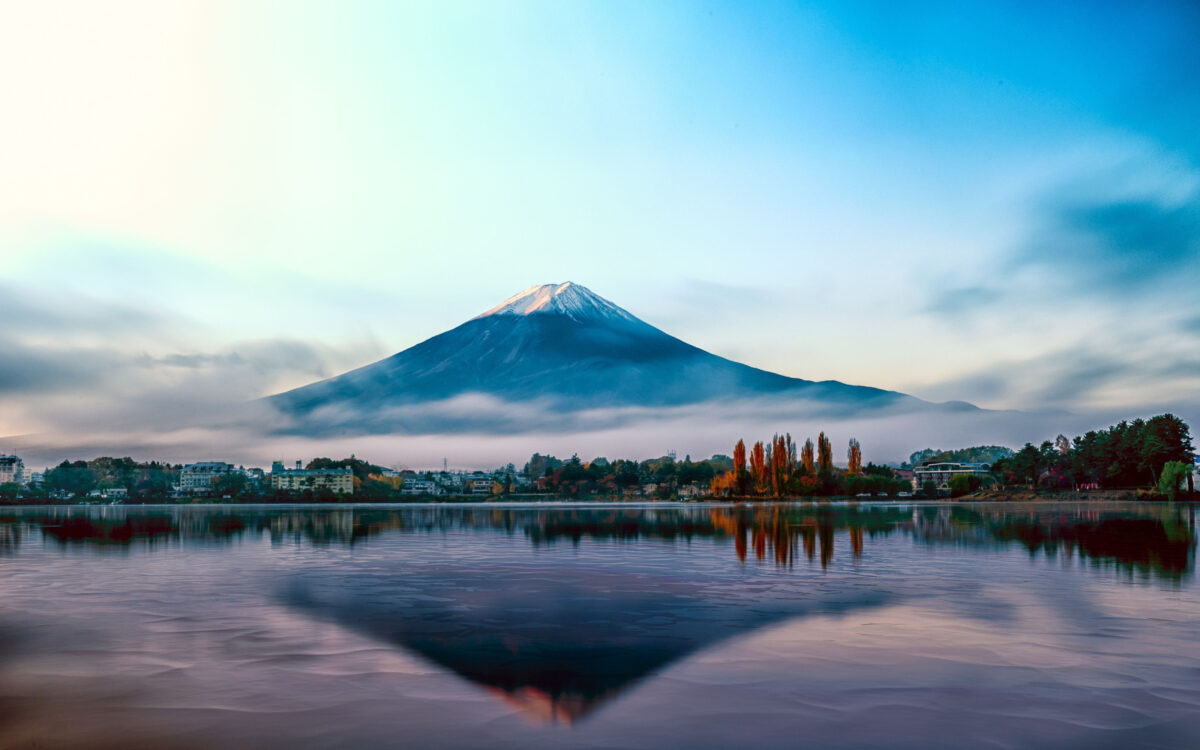 Best Historic Resorts for Solo Travelers in 2025